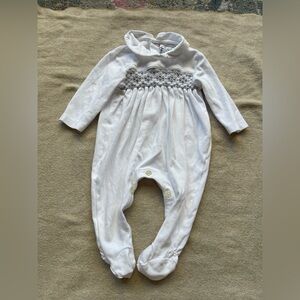 NWOT Rachel Riley White and Gray Baby Footie Sz 6 Months